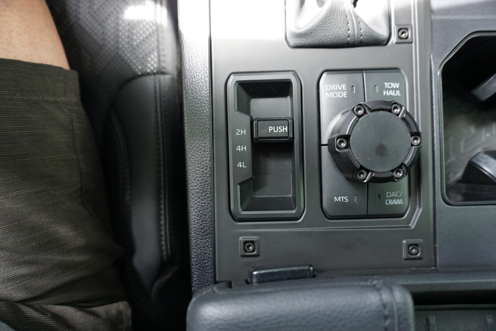 4x4 Button Trim (2022+ Tundra) - SOLAR OCTANE