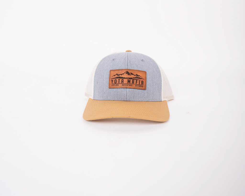 LEATHER PATCH TRUCKER HAT BEIGE/GREY/WHITE