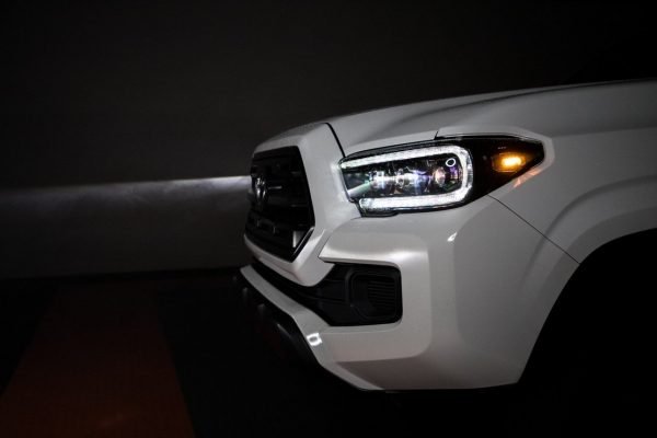 TOYOTA TACOMA (16-23): XB HYBRID LED HEADLIGHTS