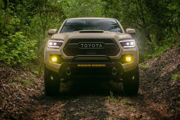 TOYOTA TACOMA (16-23): XB HYBRID LED HEADLIGHTS