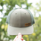 SMALL LEATHER PATCH TRUCKER HAT MOSS/KHAKI