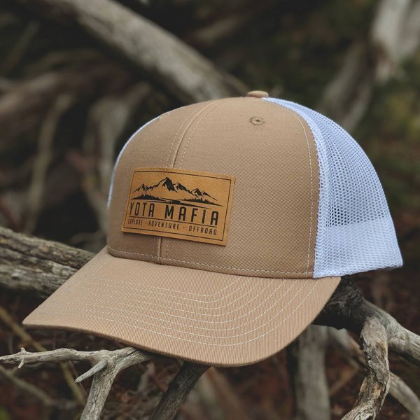 LEATHER PATCH TRUCKER HAT KHAKI/WHITE